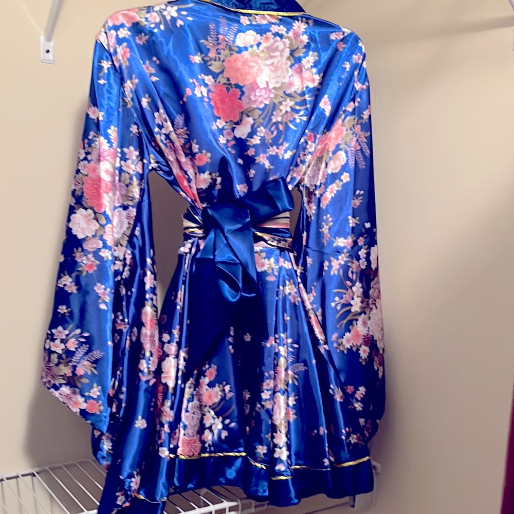 AMAZON AUTHENTIC JAPANESE MIDI GEISHA ROBE